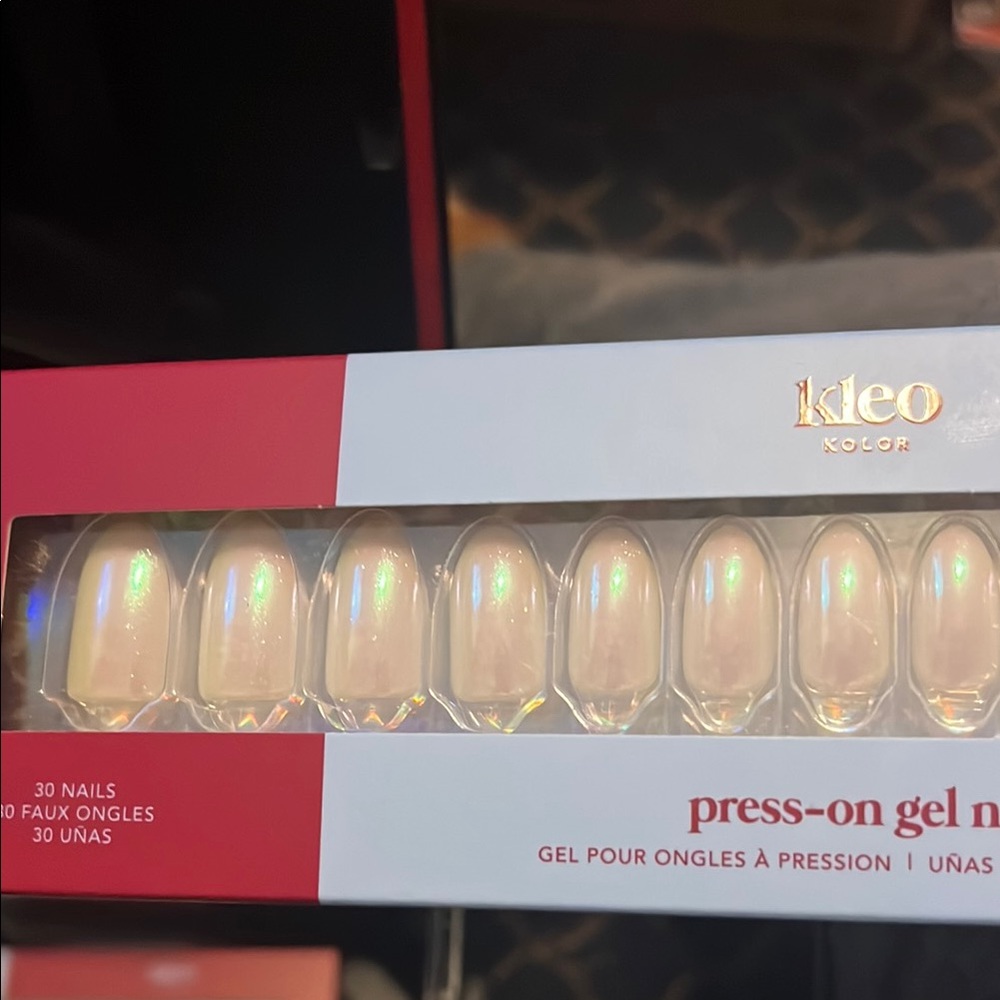 Glamorous Iridescent White Press-On Nails with Long-Lasting Shine